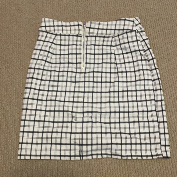 Garage White and Black Plaid Skirt - Picture 2 of 3